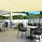 Marina Hotel 2*
